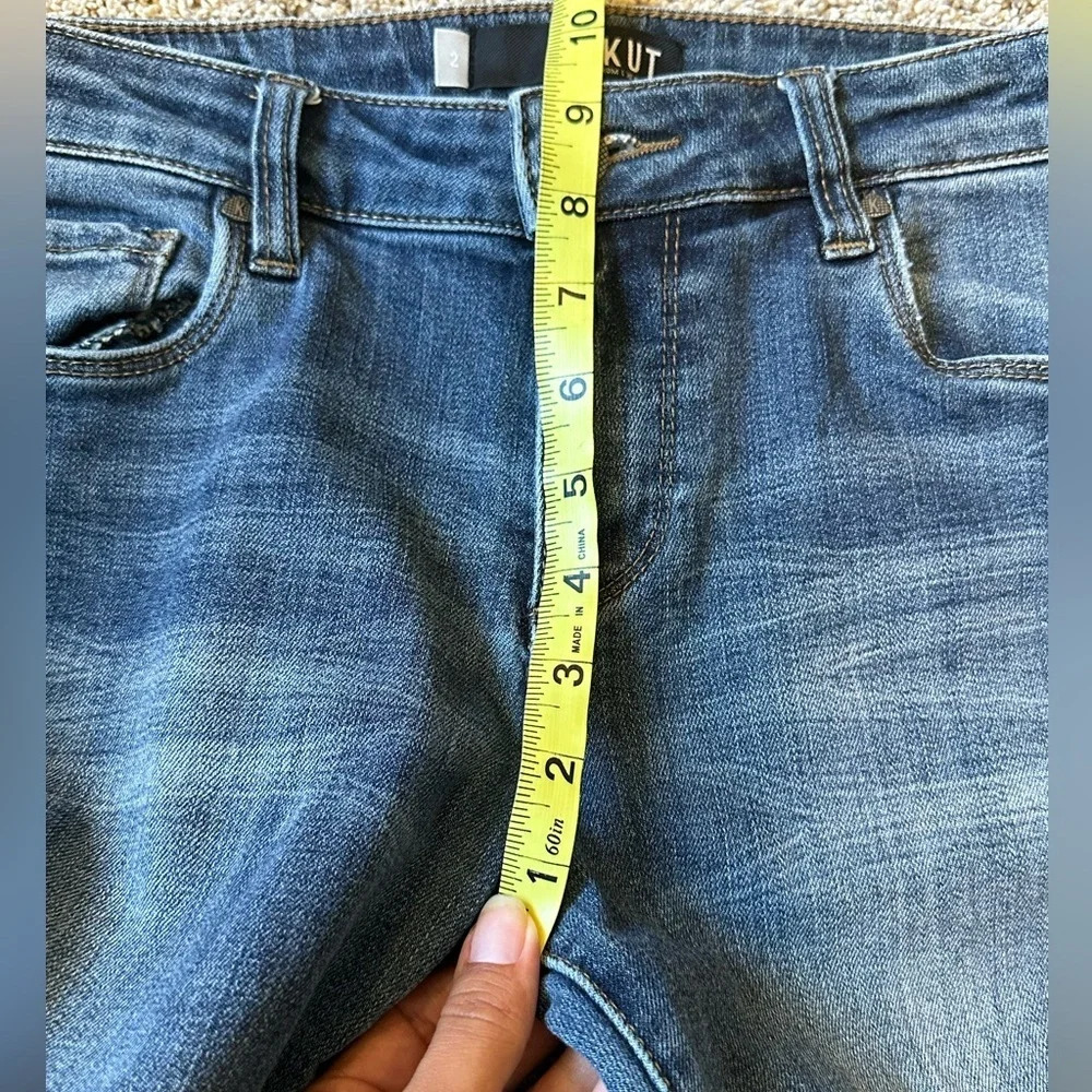 Kut from the Kloth Reese Ankle straight Leg Raw Hem Distressed Jean- size 2 - Picture 7 of 10